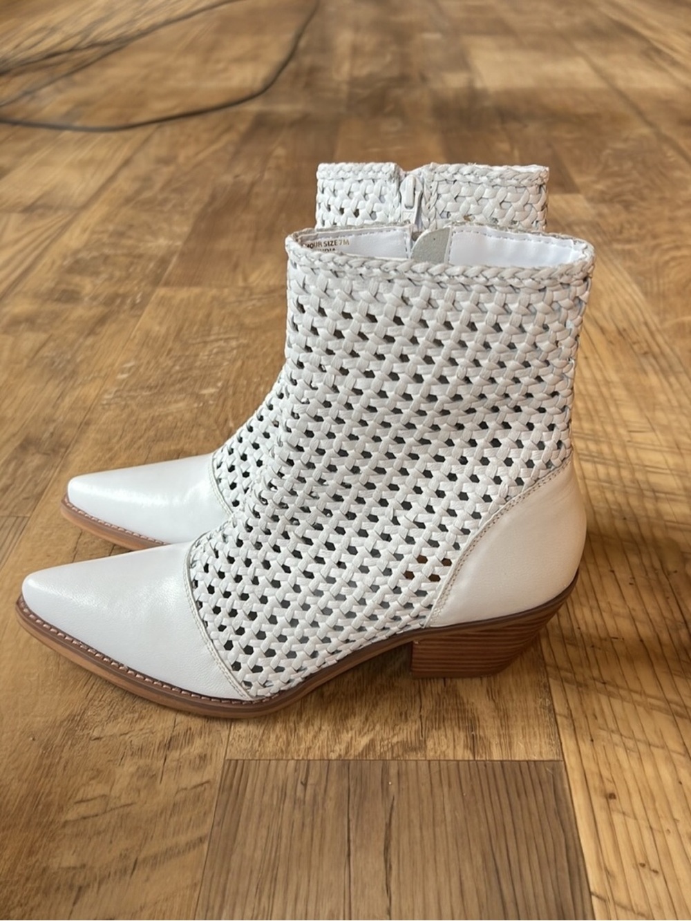 NEW Coconuts by Matisse Golden Hour White Leather Western Booties Size 7 NWOB - Picture 7 of 13